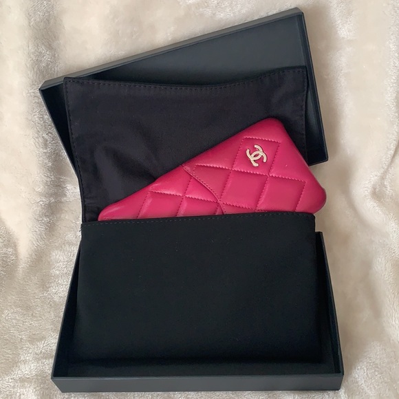 CHANEL Lambskin Quilted IPhone X XS Max Case - Picture 4 of 15
